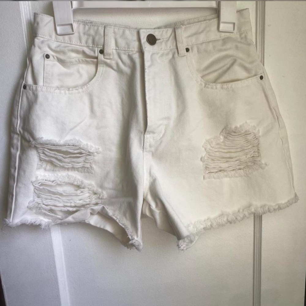 white billabong shorts
